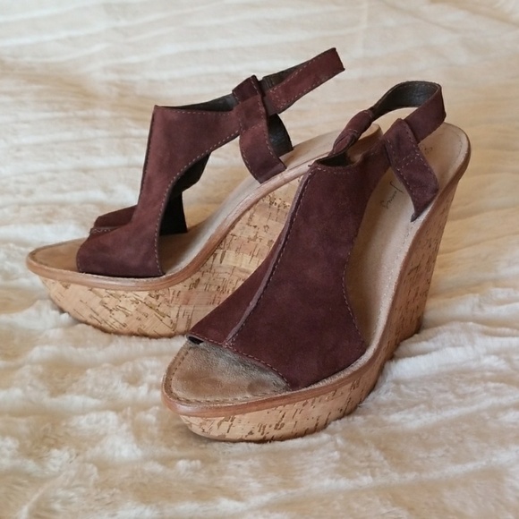 ELIZABETH AND JAMES // suede sling peep toe wedges - Picture 3 of 8